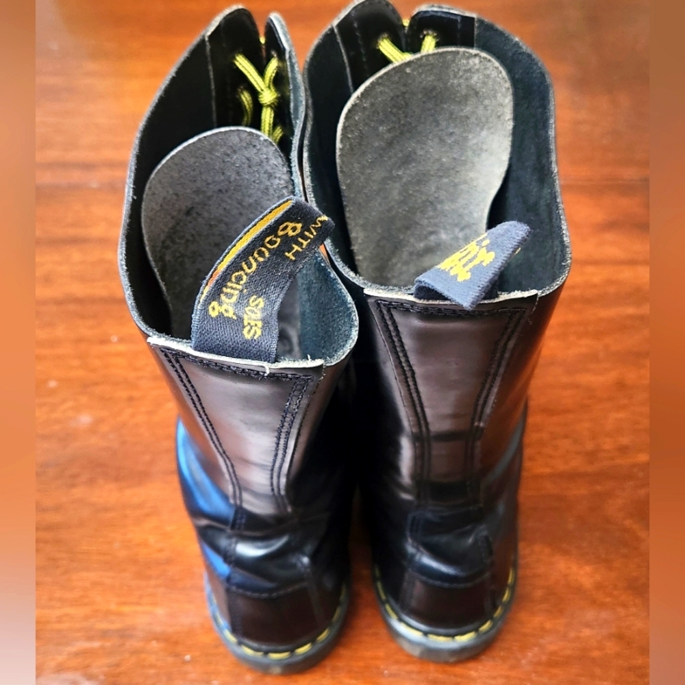 Made in England Doc Marten boots - Picture 4 of 9